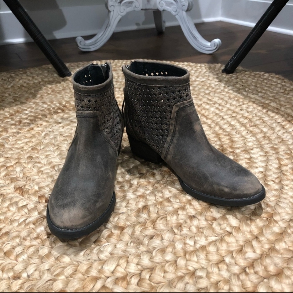 Very Volatile Namaste Charcoal Ankle Boots Size 9